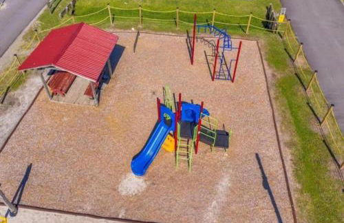 Unique Cabin Near Surf City with Loft and Parking - Foto 21