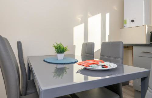 Lower Wortley 3 - Couples Haven with a Shared Kitchen - Pass the Keys - Photo 3