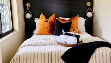 "Glamtainer" One of a kind Romantic Luxe Retreat, 8 Minutes to Emerald Beach, Outdoor Haven - Foto 3