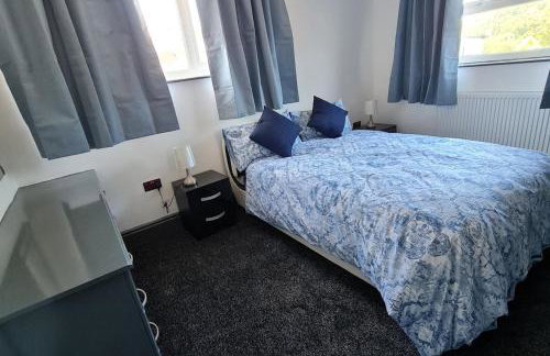 Bristol 2-Bed Bungalow Sleeps 4 Parking - Foto 2