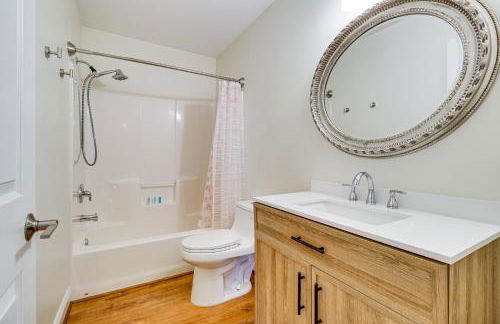 Walk to Dtwn and Campus! Spacious Hampton Home - Foto 22