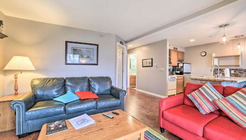 Portage Lake Condo with Deck and Pool Access! - Foto 4