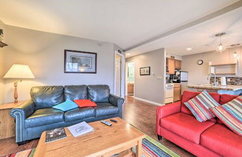 Portage Lake Condo with Deck and Pool Access! - Foto 4