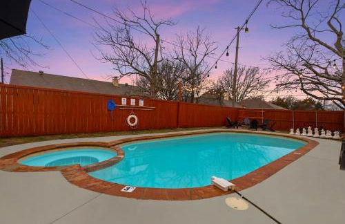 Luxury Living w Backyard Pool Oasis 5BD 3BA - Foto 35