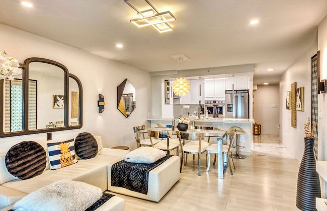 Art Deco Broadway Bedroom (with Shared Common Area) - Photo 11