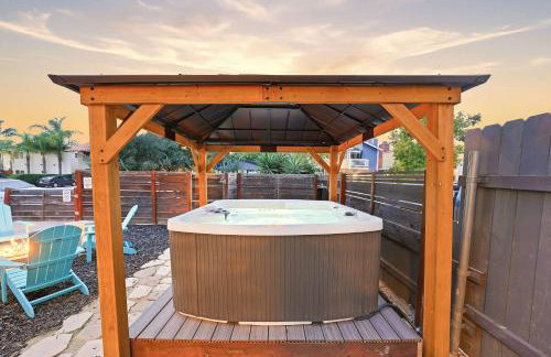 Mid-City 2BR Retreat Firepit Nights with Free Parking - Photo 40