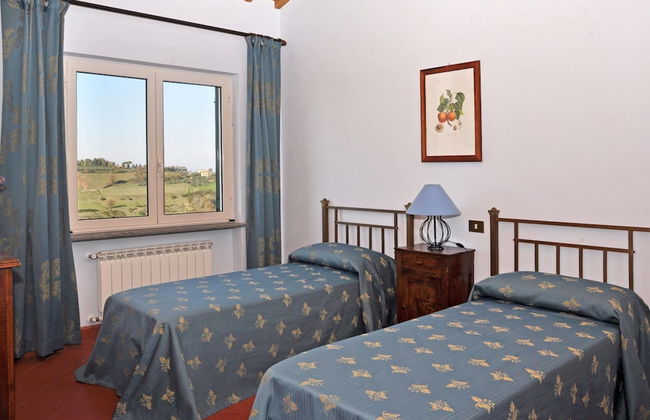 Villa in Magliano Sabina With Private Pool - Photo 2