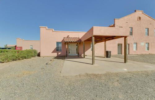Eloy Vacation Rental with Community Pool and Courtyard - Foto 3