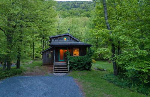 Chic Catskills Cabin with Hot Tub and Fire Pit - Foto 37
