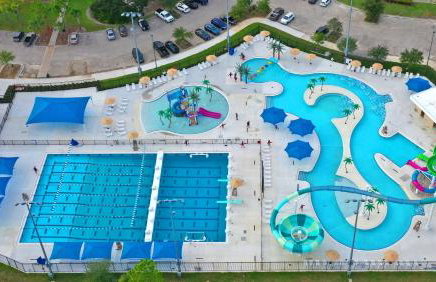 Gone Coastal! Large Heated pool home 30 min from beaches! - Foto 68