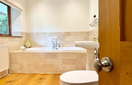 Hill House, Spectacular Rural Home With Hot Tub - Photo 48