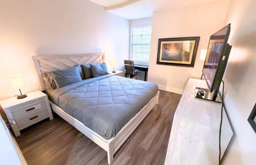 Stylish 2 Bed 2.5 Bath Condo Near Beverly Hills. - Photo 4