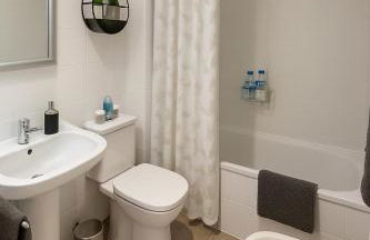 Riviera Del Sol Apartment - Photo 8