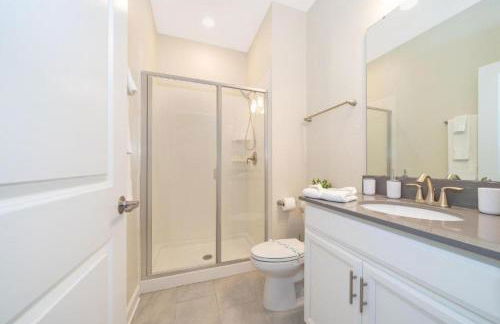 Stunning Retreat Townhouse 4 Beds and 10 Mins to Disney With Pool - Foto 13