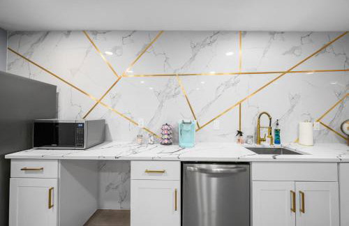 Hip & Quirky Montrose Flat with Pool Access & Parking - Foto 10