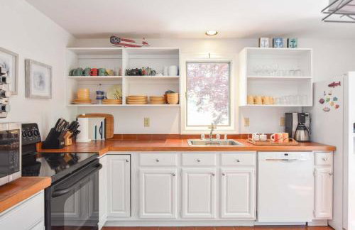 15 Min Walk to Beach w Kayaks - Foto 2