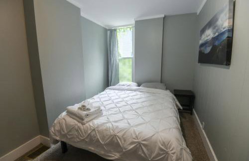 Fully Remodeled, Charming Victorian Home - Foto 10