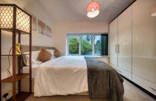 Modern 3BR Manchester Home Sleeps 7 Parking - Foto 14