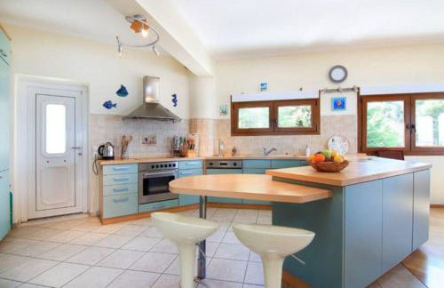 Luxury villa with stunning seaviews and pool - Foto 38