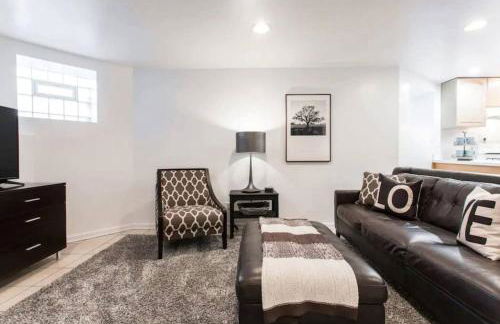 The Wrigleyville Garden 200 Steps to Wrigley-2BR - Foto 9