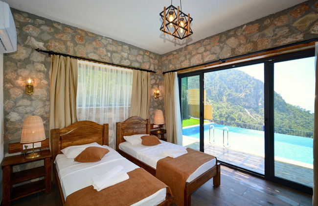 2 Bedroom Private Villa With Infinity Pool and Sea View - Photo 6