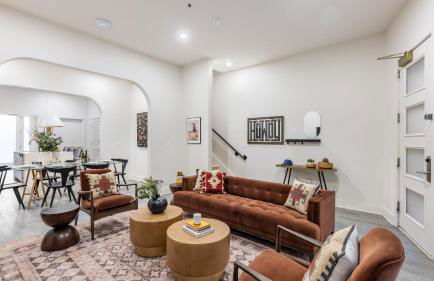 Sleeps 28 2 Units Near DT Nashville Outrider by AvantStay - Foto 77