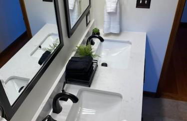 Dave & Susie's Place Across from Notting Hill Farm! - Foto 24