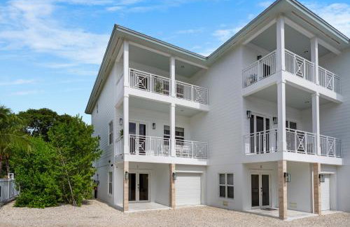 Oceanfront Oasis BBQ Patio, Free Dock, Pool and Secret Speakeasy - Foto 39