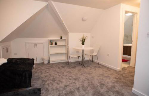 Walnut Flat, 2-Bedroom with Ensuite - Parking, Netflix, WIFI - Close to Oxford, Bicester & Blenheim Palace - F4 - Photo 23