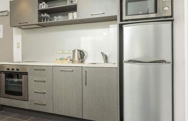 Barclay Suites - Photo 17