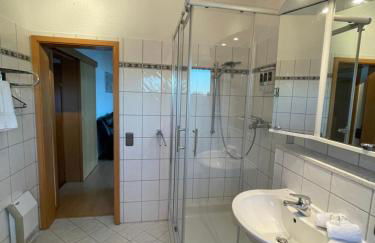 Elegant retreat with mountain panorama and tranquility - Foto 31