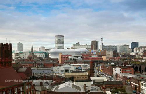 Spacious 4BR House with 2 Bathrooms and 1 WC ideal for Families, Professionals and Relocators near NEC, BHX, HS2 and JLR with Travel Cot, Pets Allowed and Free Parking - The Home Makers Hub - Foto 35