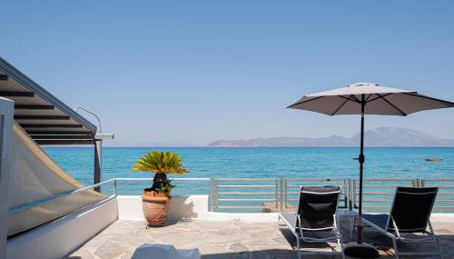 Beachfront Oasis - Photo 2