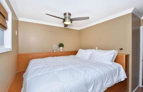 Cream Houseboat 4 Bedroom - Photo 1