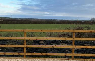 Ty Beti at Gorlan yr Efail Shepherds Hut with Private Hot Tub - Foto 43