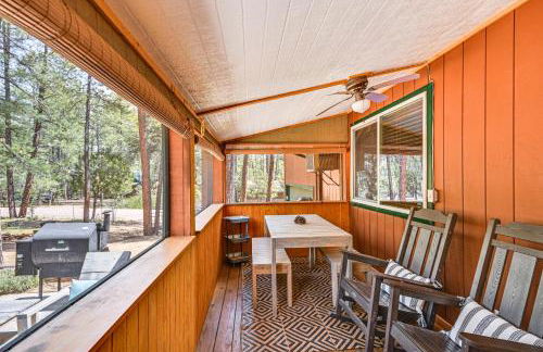 Forest Views and Fire Pit Cozy Pine Cabin - Foto 2