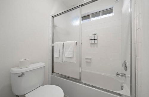 Houston Lake Retreat Pool Lake Front Spa - Foto 36