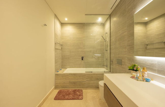 Dramatic Sea View 1 BHK ANWABYFour Apple - Photo 9