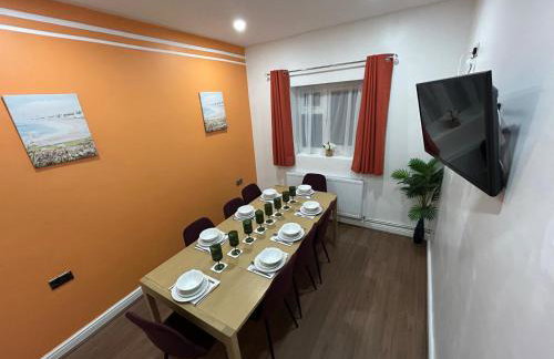 Spaghetti House 6 Bedroom with Large Off-Road Driveway Great for Crews in Vicinity of Starcity and City Centre - Foto 36