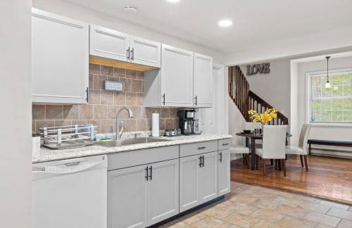 Pocono Lake Escape, includes Golf Cart, Firepit - Foto 15