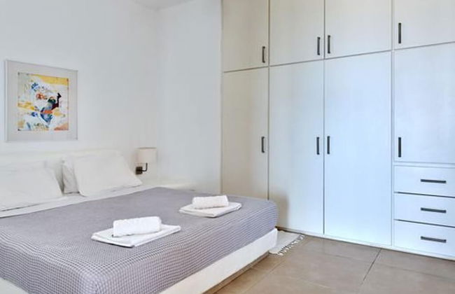 Stunning Villa With Panoramic View - Photo 2