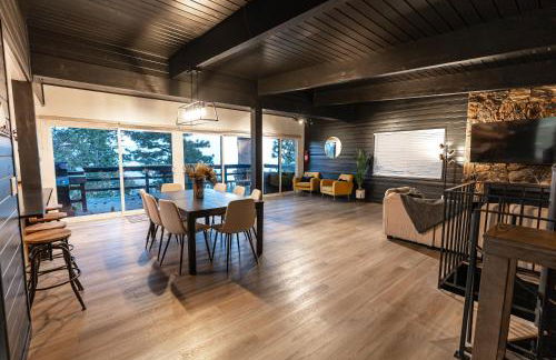 Updated Mountain Cabin Retreat with 180 views off Deck and Balcony - Foto 32