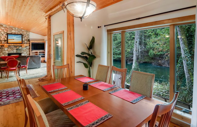 Boardman Monarch Upscale River Lodge HOT Tub! - Foto 11