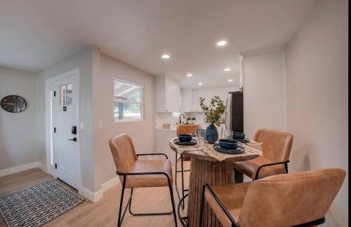 Folsom Old Town Escape • Cozy Cottage + Library - Foto 62