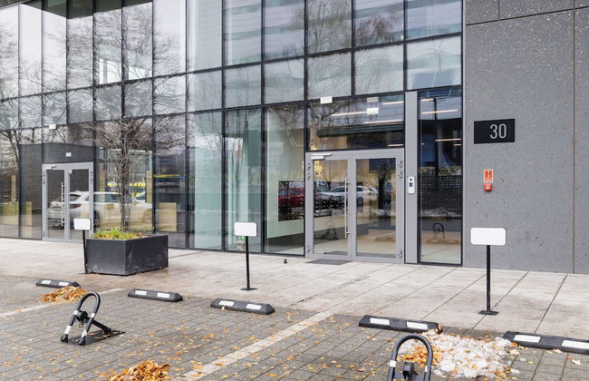 Apartment With Large Balcony by Renters - Photo 46