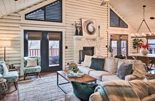 Enchanting Forested Cabin with Fire Pit and Grill - Foto 4