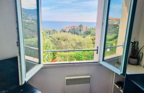 Panoramic Sea View Villa in private residence with pool - Photo 44