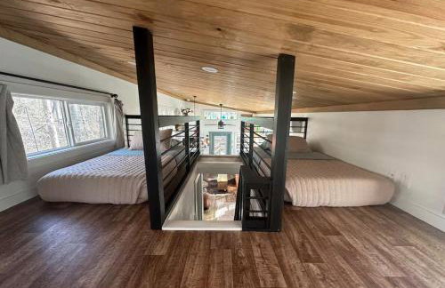 Blueberry Farm Cottage, Hot Tub, Creek, Game Room - Foto 35