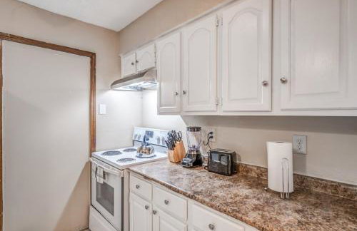 Minutes from the Airport - Wonderful Warrington - Photo 22