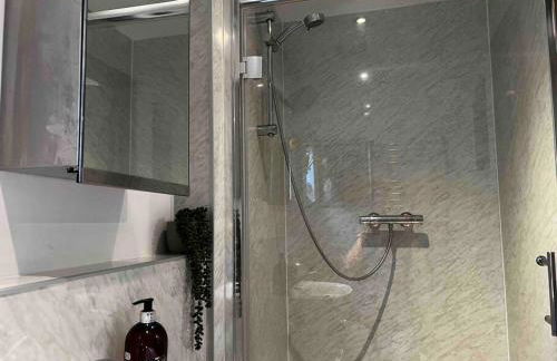 Quirky 1 bedroom barn on the river in Arundel - Foto 4